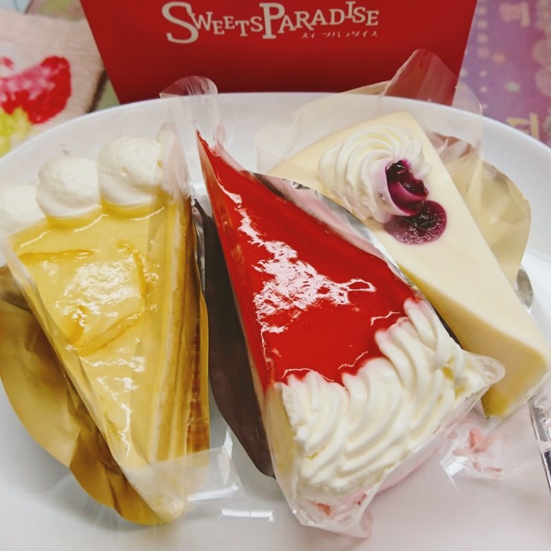 レモンのケーキ、ラズベリートルテ、レアーチーズ(スイーツ パラダイス ケーキショップ 新宿メトロ店)