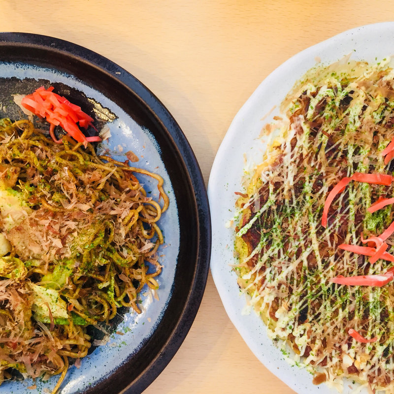 焼きそば、お好み焼き（海老&ベーコン）(やなぎ饅頭 )