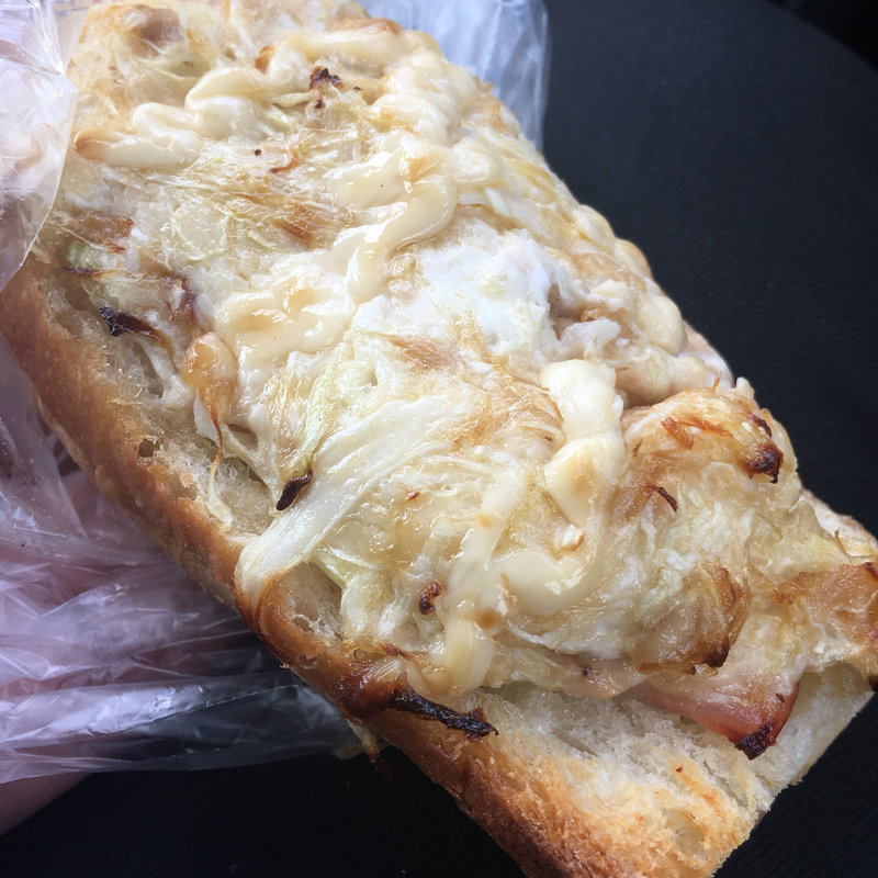 ハムとキャベツとツナのタルティーヌ(ベーカリーピカソ 烏森本店)