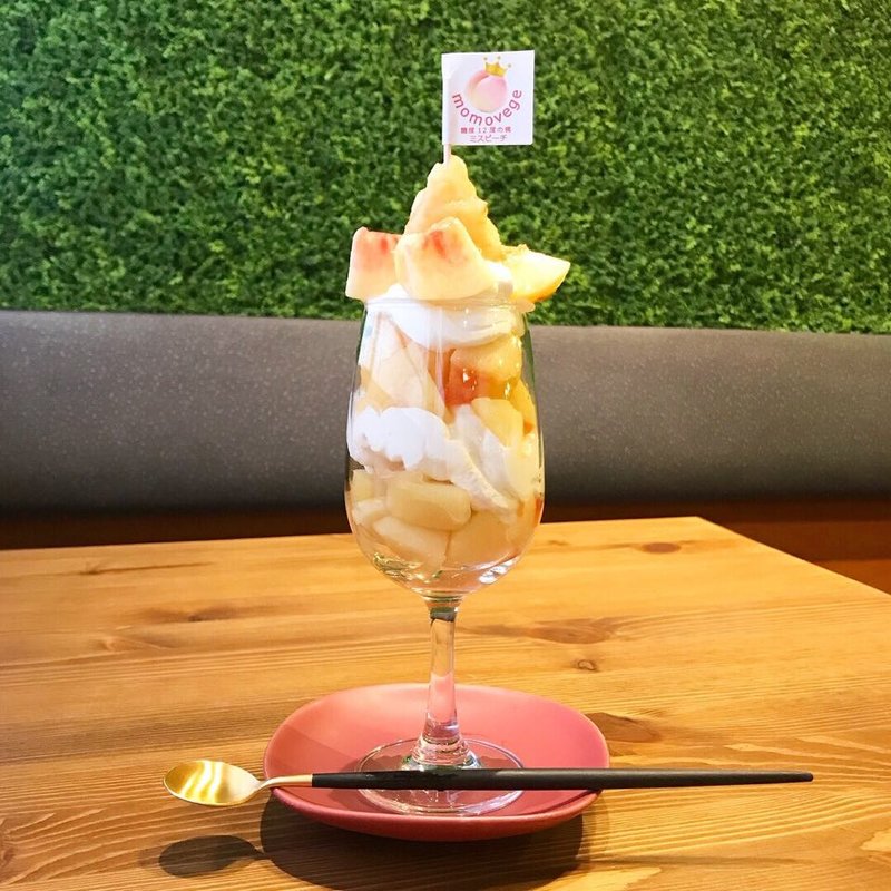 桃パフェ(momovege )