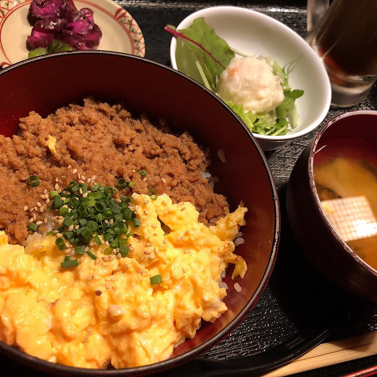 日替りランチ 鶏そぼろ丼セット とり鉄 立川店 とりてつ の口コミ一覧 おいしい一皿が集まるグルメコミュニティサービス Sarah