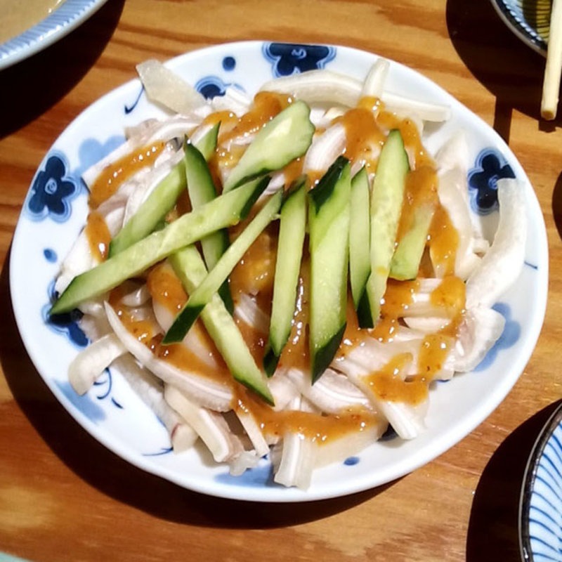 豚耳刺し(もつ焼き小江戸)