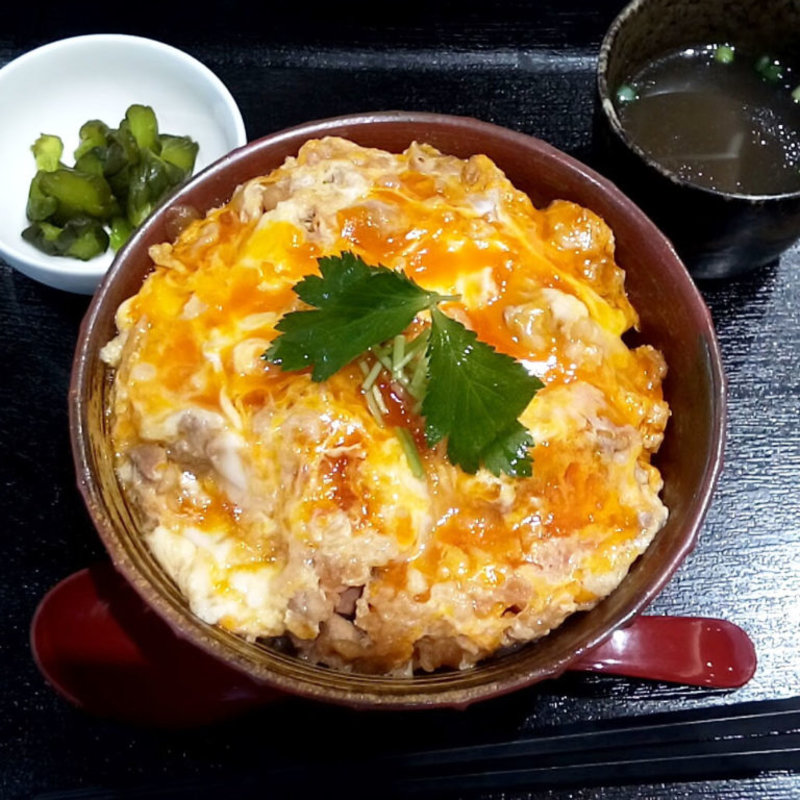 炭焼きもも肉の親子丼 (新橋 鶏繁 どんぶり子)