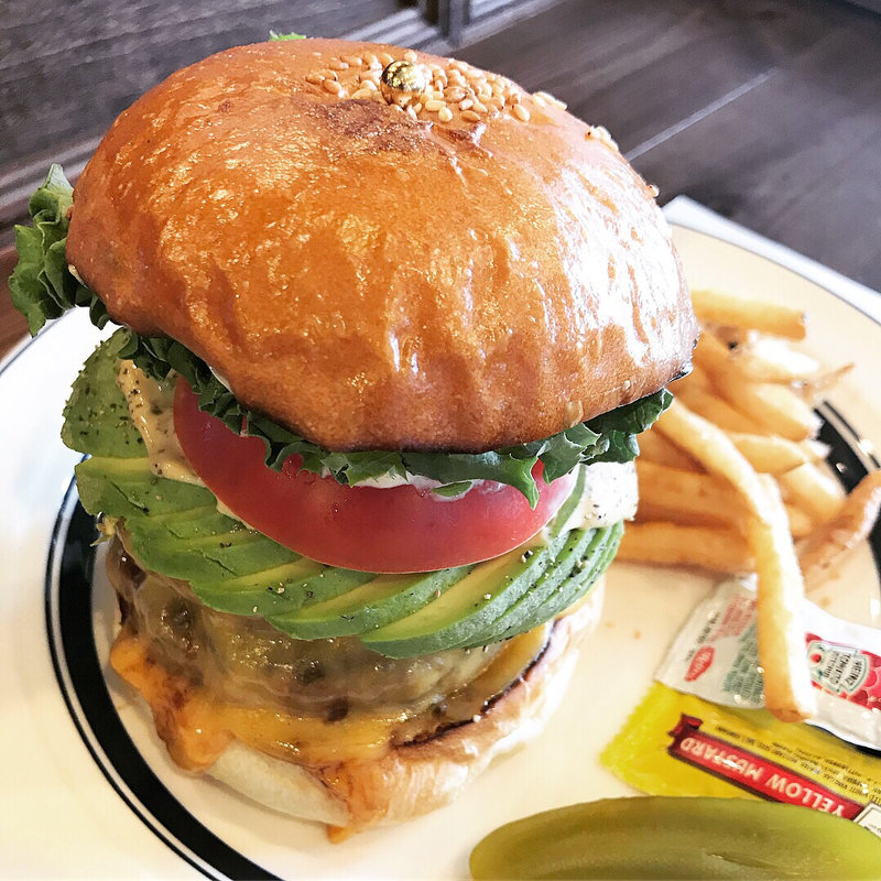 アボカドベーコンチーズバーガー(アンバープレイス)