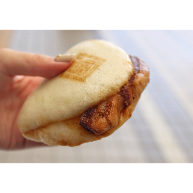 角煮まん(岩崎本舗 JR長崎駅アミュプラザ長崎店 )