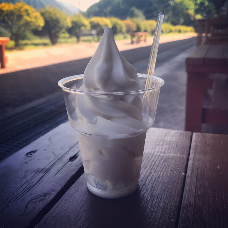 りんごソフトクリーム(道の駅　風穴の里 （ふうけつのさと）)