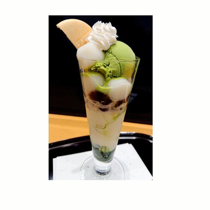 鶴屋吉信　抹茶パフェ(鶴屋吉信 あべのハルカス 近鉄本店)