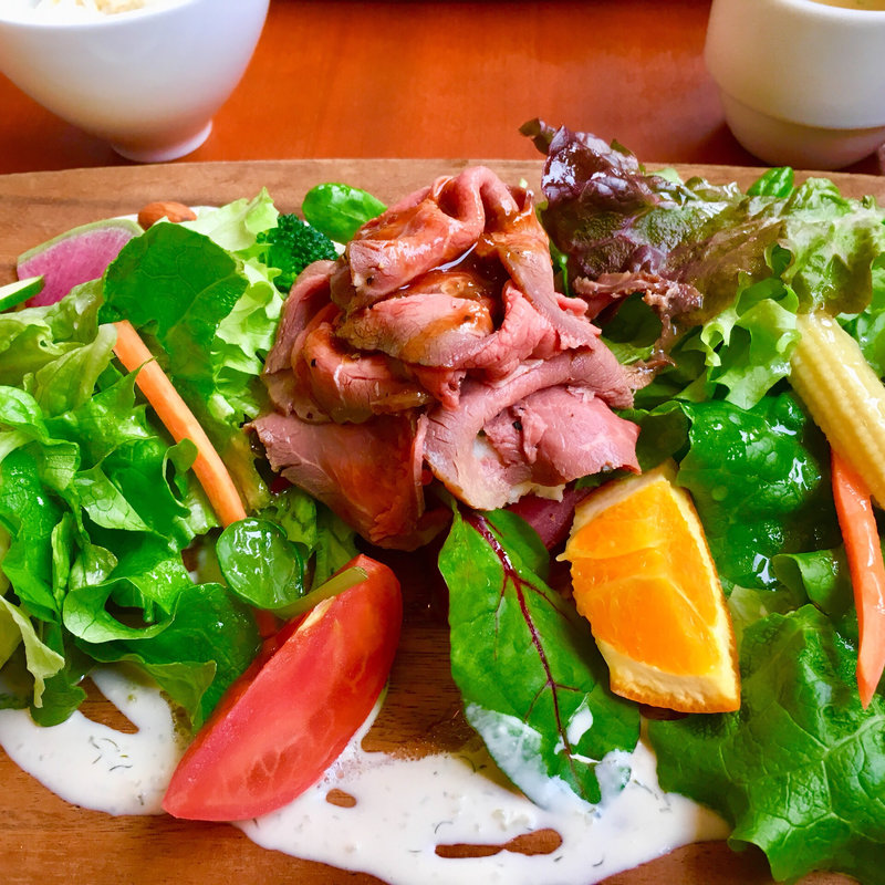 BBC手作りローストビーフとフレッシュ野菜たっぷりプレート(バースブック珈琲 )