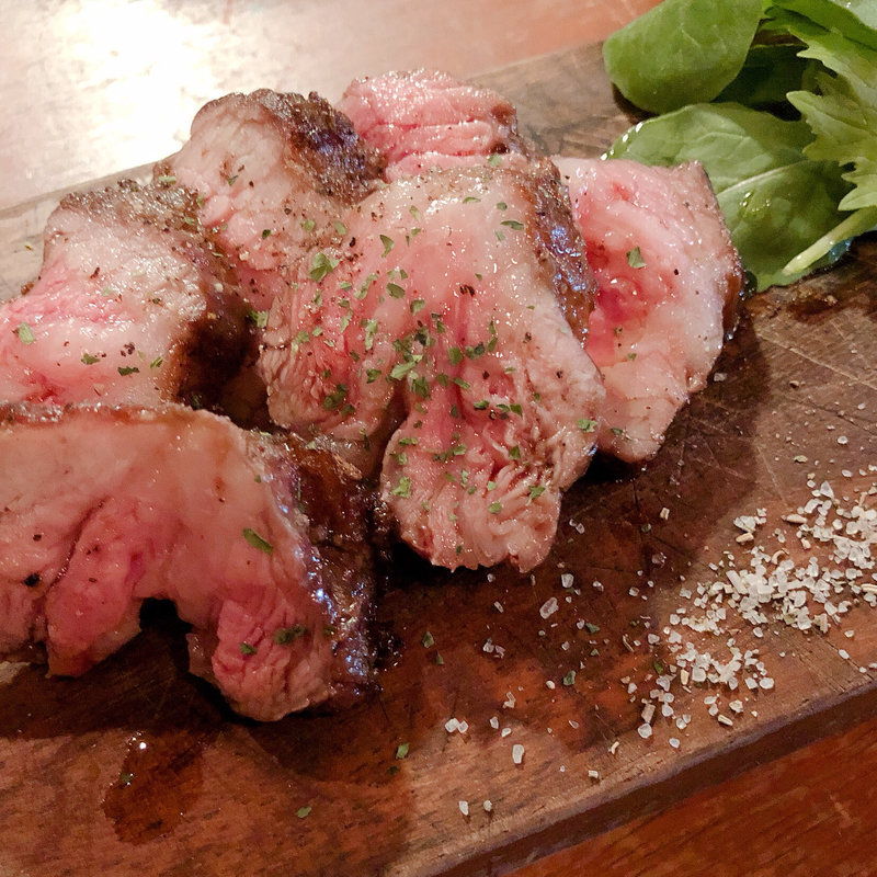 牛肩ロース ステーキ(元町バール Cheers)