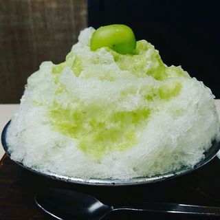 シャインマスカット かき氷(だるまや餅菓子店)
