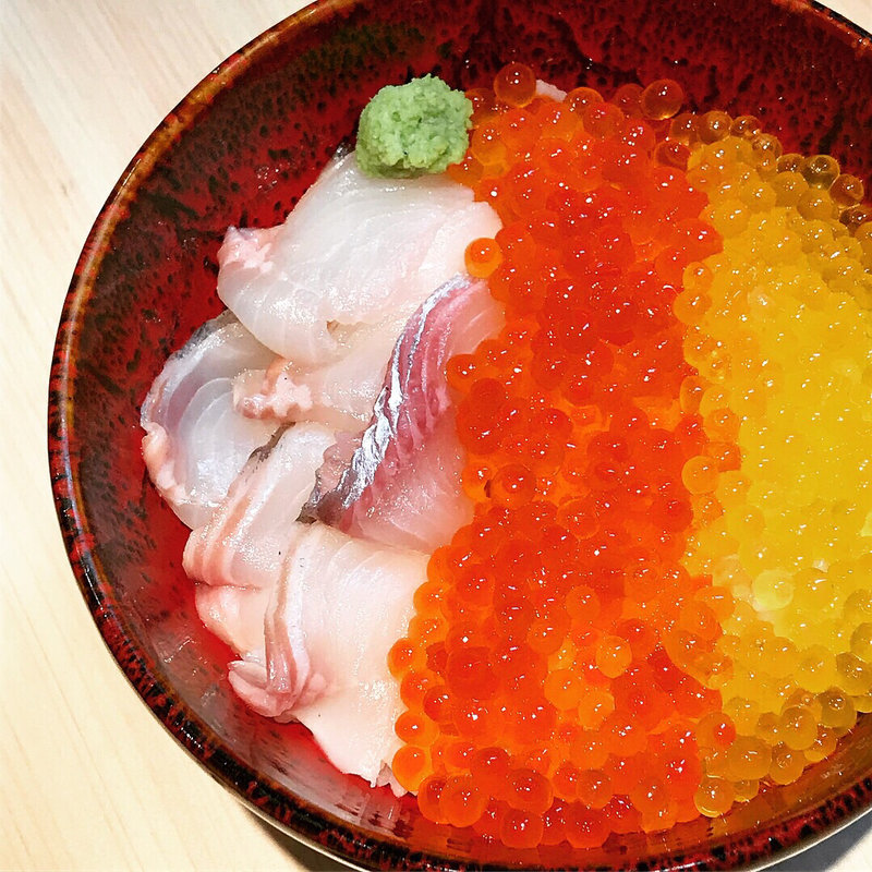 黄金いくらと国産いくらとサーモン丼(熊だ)