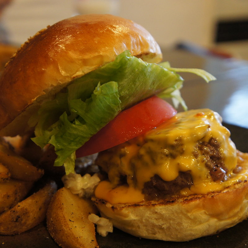 もとぶ牛バーガー(ととらべべ ハンバーガー （ToTo la Bebe Hamburger）)