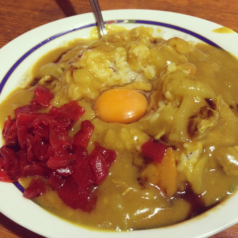 カレーライス、生卵トッピング(名物 万代そば （【旧店名】 浦浜農園そばコーナー）)