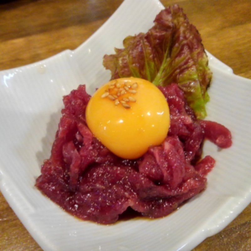 ユッケ(にくまる)