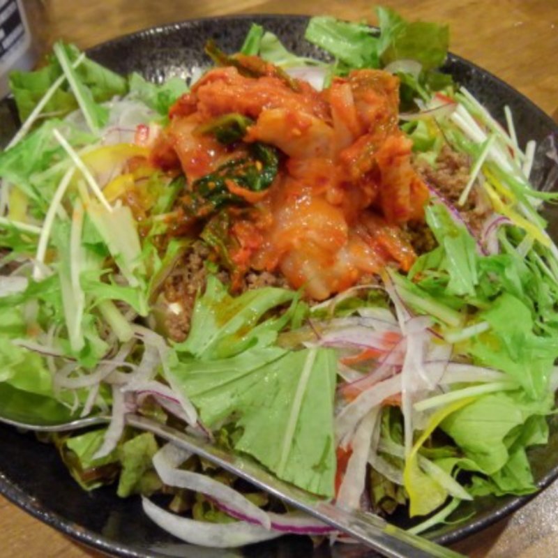 豆腐とキムチのサラダ(にくまる)