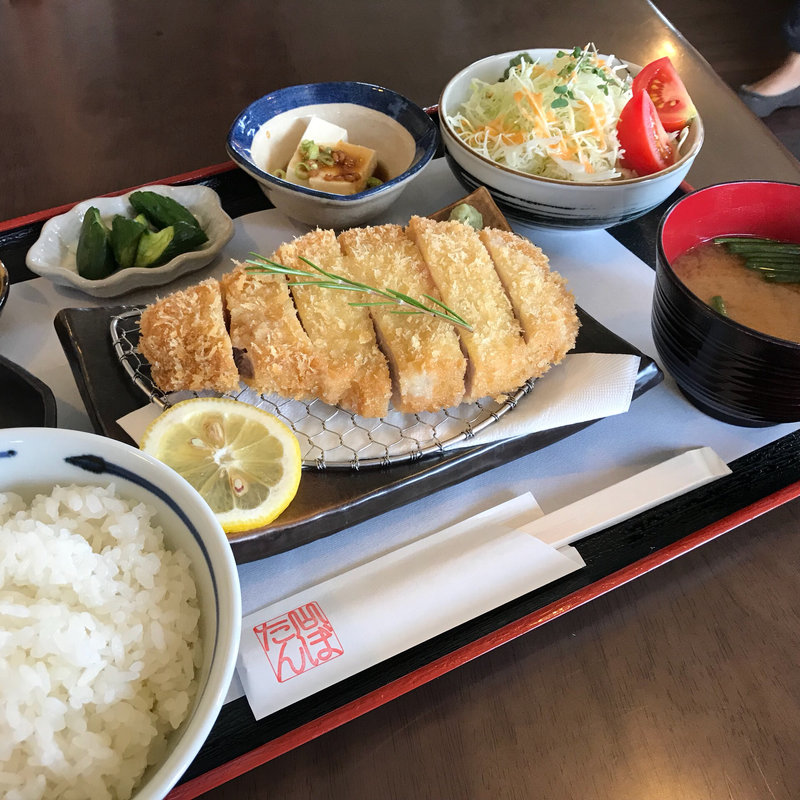 ろーすかつ定食(山ぼたん )