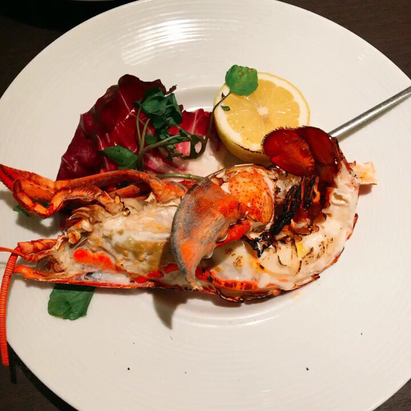 活オマールエビのグリルロースト(THE DOME -ザ・ドーム-)