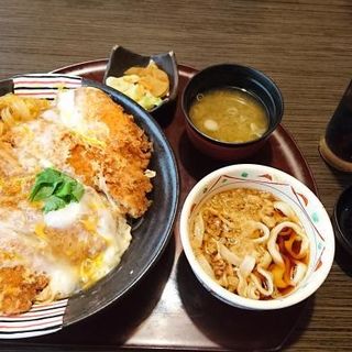 ジャンボチキンカツ丼+小ぶっかけうどん付(いっちょう海山亭 杉戸店 )