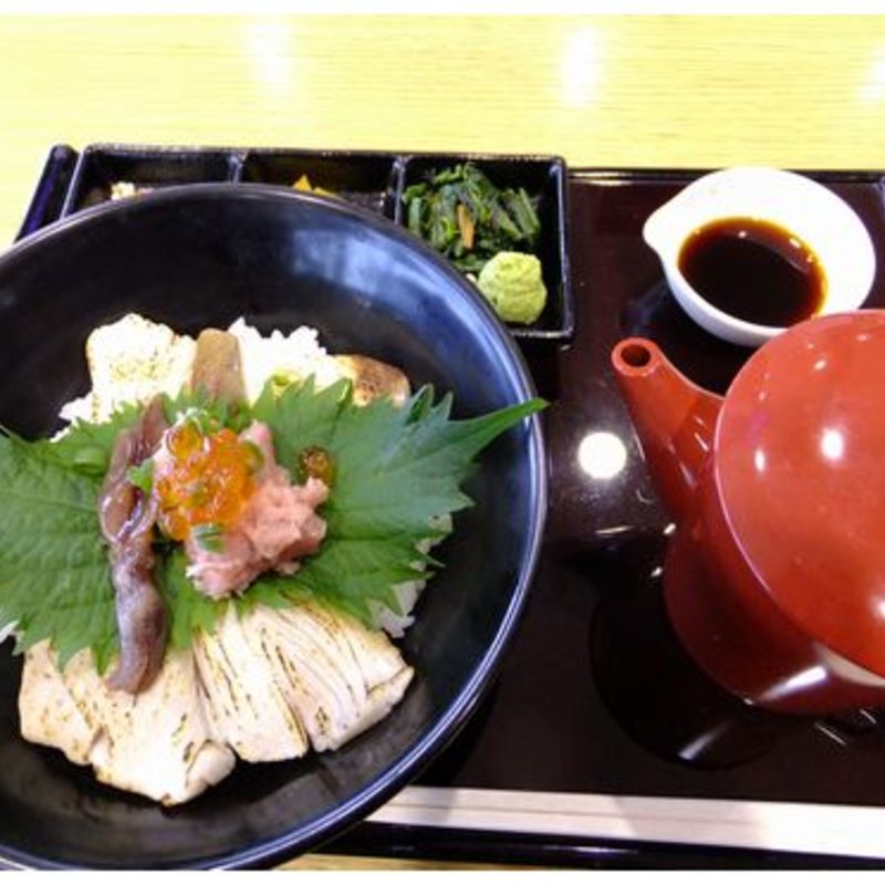 ブリ炙って丼　(かやぐら)