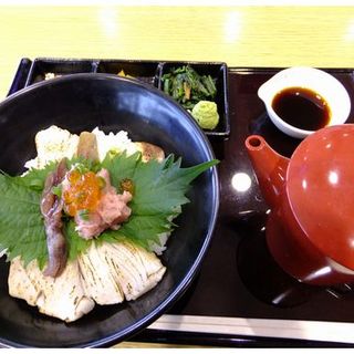 ブリ炙って丼　(かやぐら)