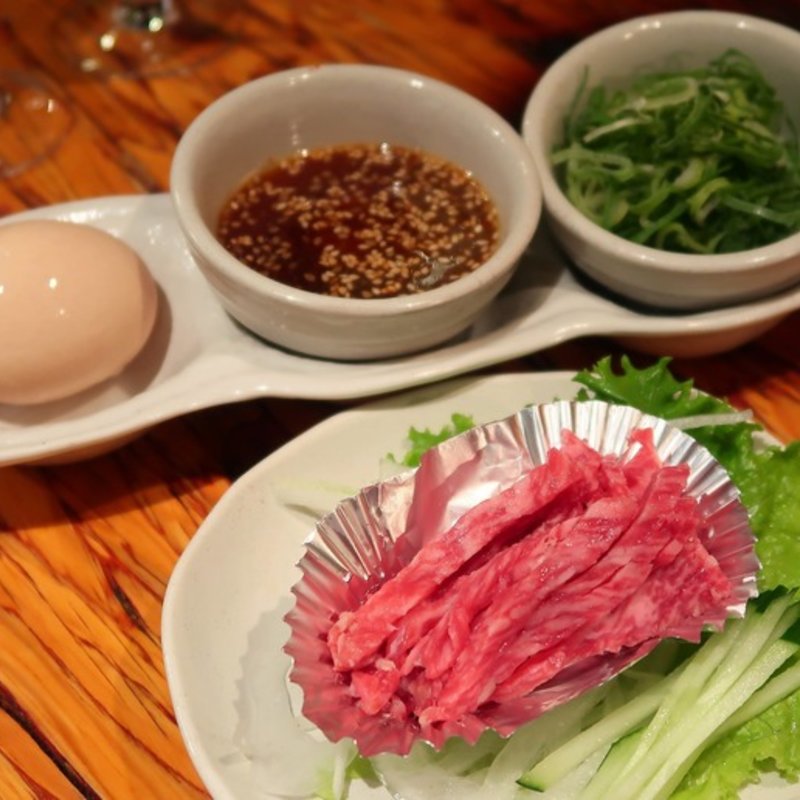 黒毛和牛セルフユッケ(炭焼水七輪焼肉匠たじま)