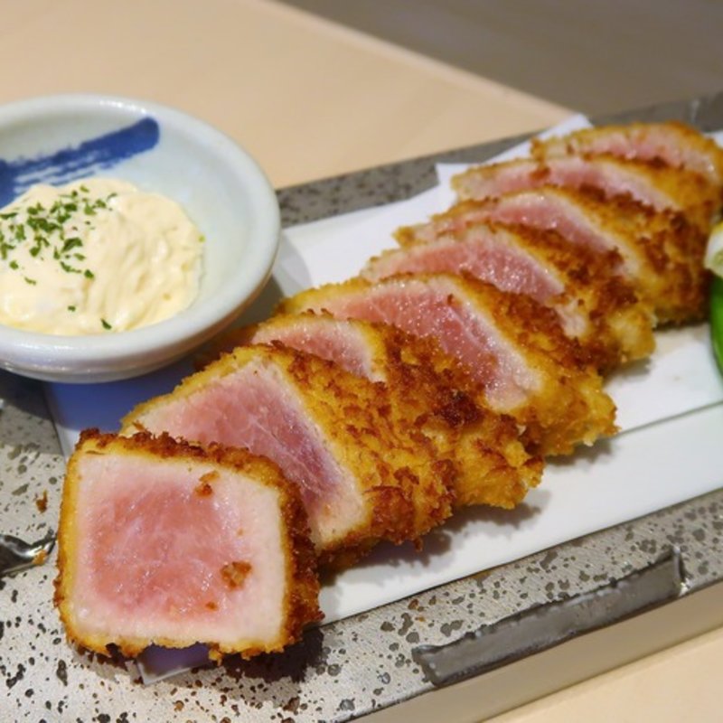 鮪とろのレアカツ(博多個室割烹 活き鮮魚 うみまる 博多筑紫口本店)