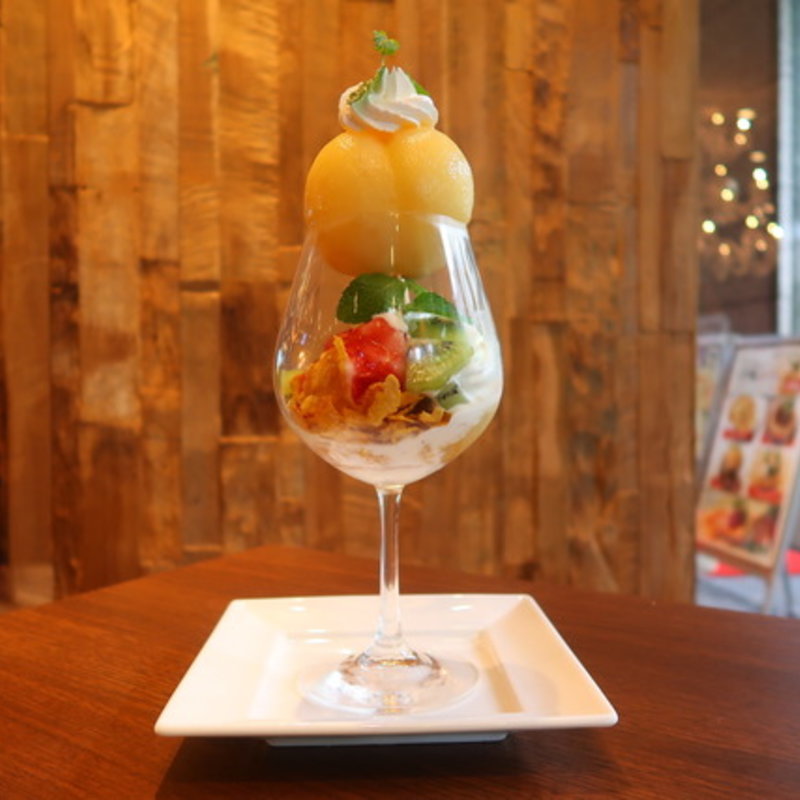 まるごとピーチのクレミアパフェ(MEAT DINING River：Ve （リバーベ）)