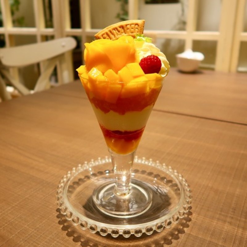 宮崎県産マンゴーパフェ(キャンベルアーリ－ 福岡三越ラシック店)