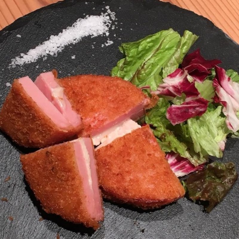 ゴルゴンゾーラのハムカツ(炉端の佐藤 大阪難波店)