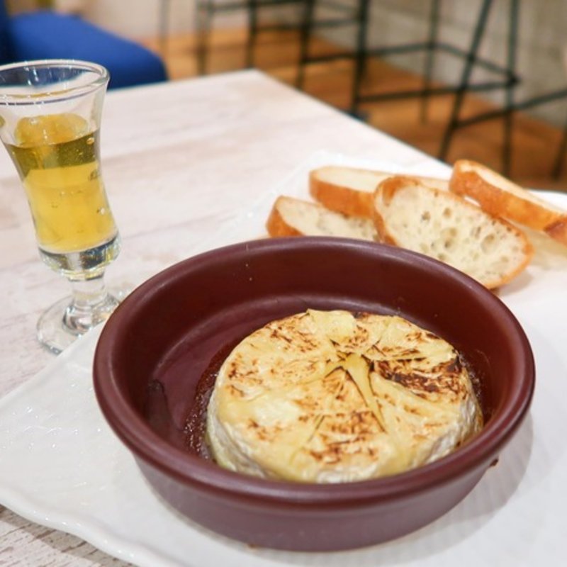 こんがりカマンベール　ハチミツ添え(魚トニックBACU)