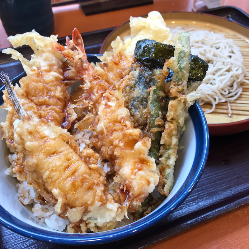 海鮮天丼（小そばのセット）(天丼てんや 調布とうきゅう店)