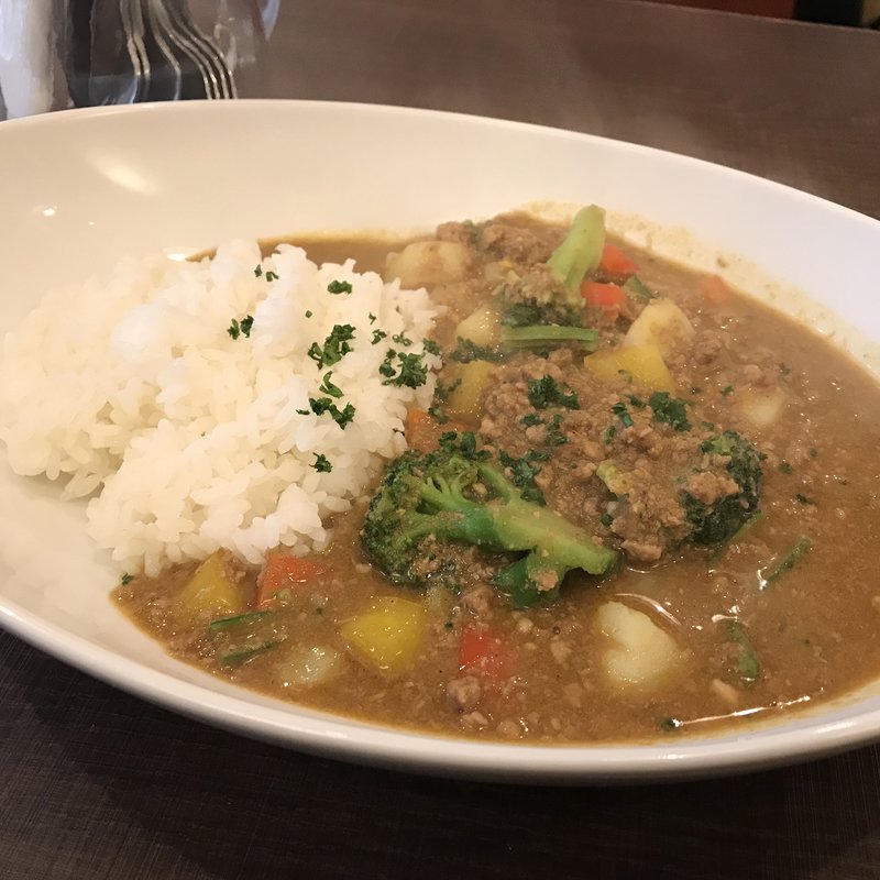 彩り野菜のキーマスープカレー(炭焼&wine 利三郎)