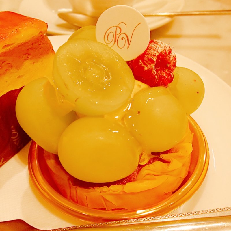 シャインマスカットのタルト(パティスリー・ヴォワザン)