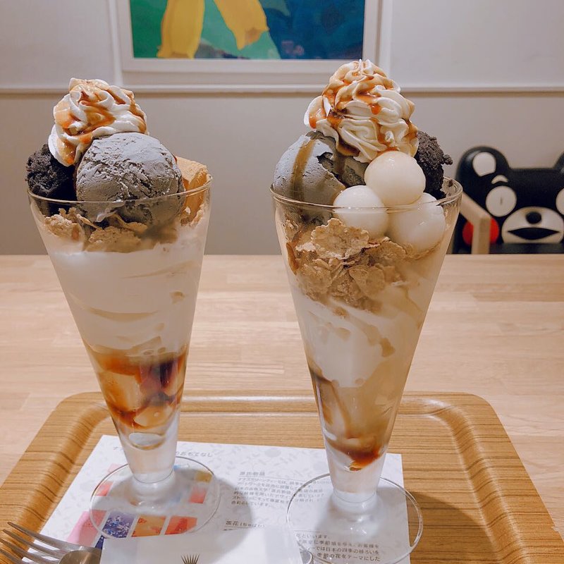 黒胡麻わらび餅パフェ(ナナズ・グリーンティー 札幌パルコ店)