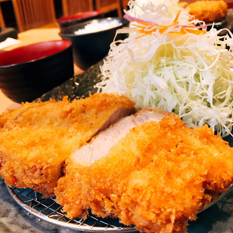上ロースカツ定食(からあげ とお山)