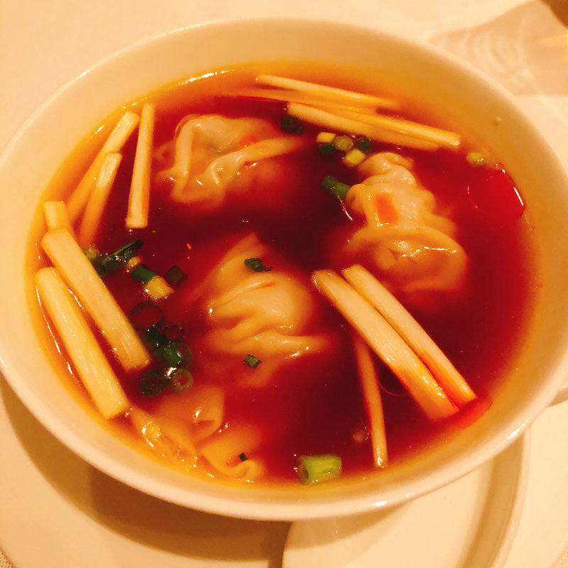 水餃子  酸辛味スープ(重慶飯店 麻布賓館)