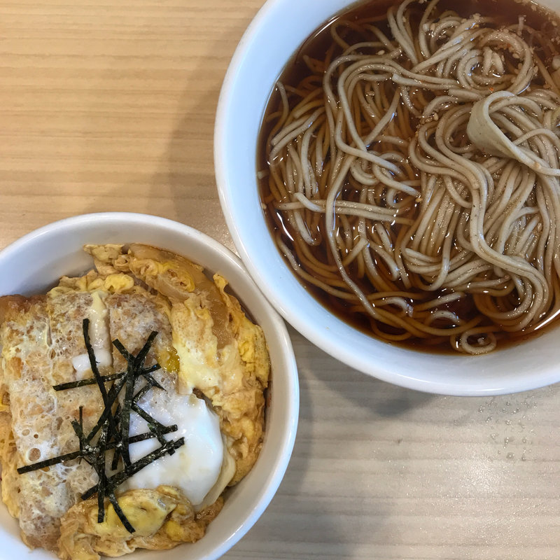 ミニカツ丼セット（温そば）(いろり庵きらく 四ツ谷店 )