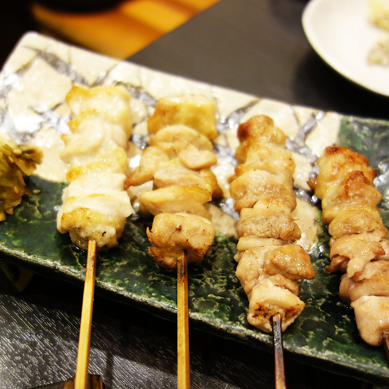 地鶏食べ比べ(本格備長炭 焼鳥かむい)
