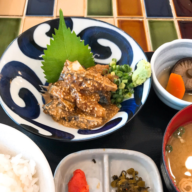 ゴマ鯖定食(九州産直角打ち しらすくじら 福岡空港店)