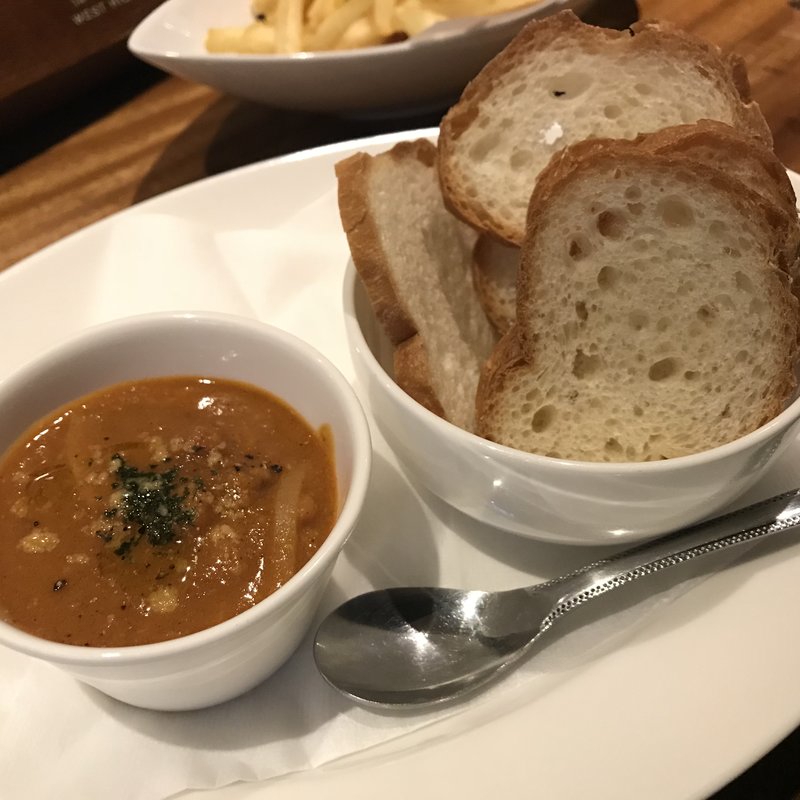 自家製カレーのバケット添え(DiningBar LampLight ランプライト)