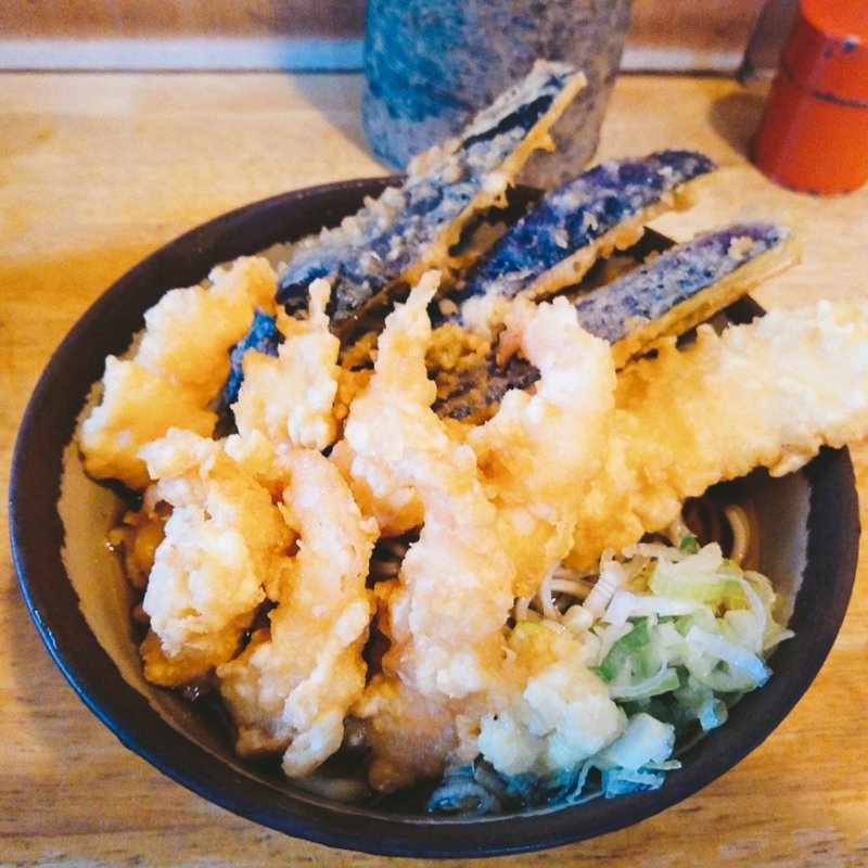 盛り合わせそば冷掛け大盛り(とんがらし )