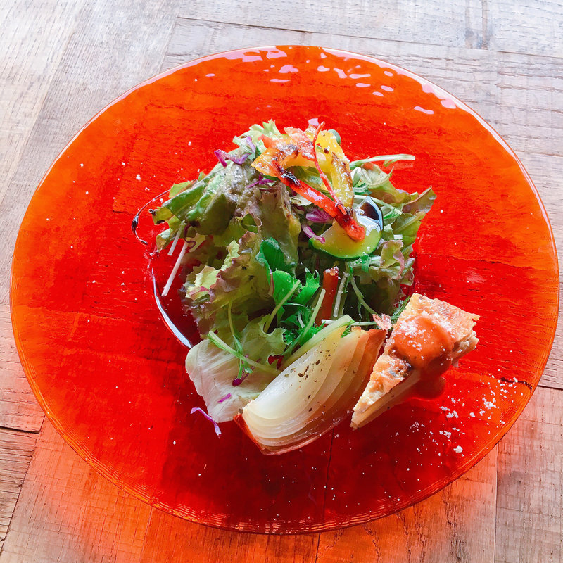 サラダ(カモン ピウ （kamon piu）)