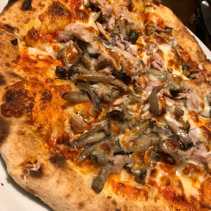 ツナとキノコ、ゴーダチーズのトマトソース ボスカイオーラ(LEGAME)