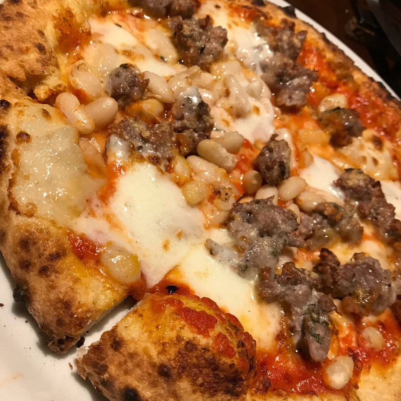 サルシッチャと白インゲン豆、モッツァレラのトマトソース(LEGAME)