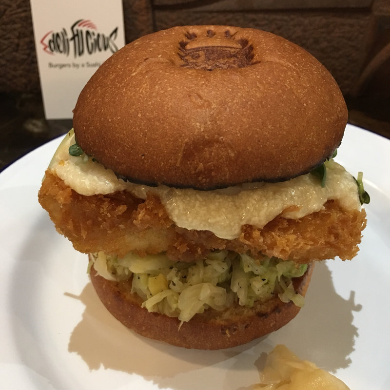 昆布〆フィッシュバーガー(deli fu cious)