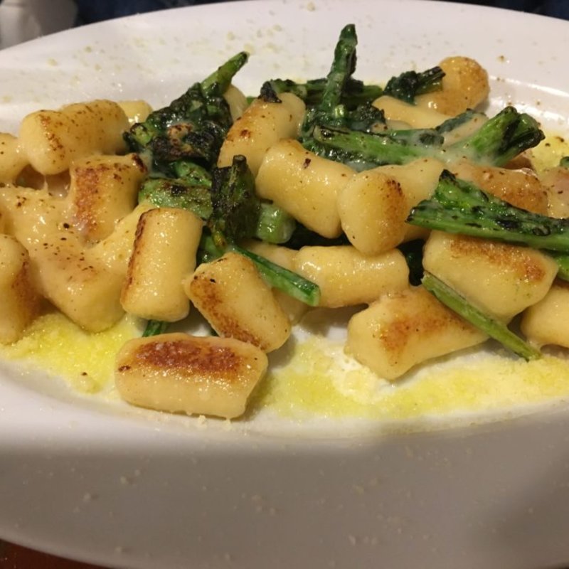 じゃがいもの焼きニョッキと菜の花(SOT L'Y LAISSE ソリレス)