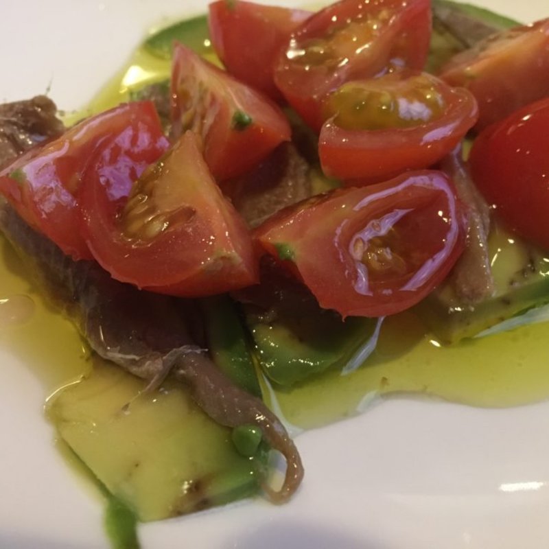 アボカドとアンチョビとトマトのサラダ (KNOTS（ノッツ）)