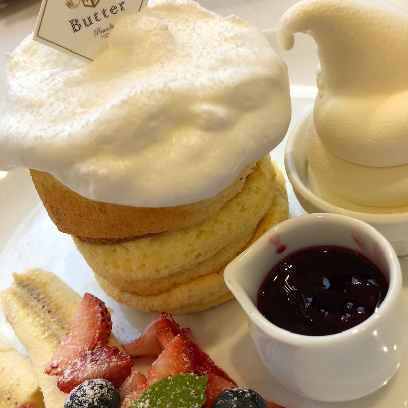 ミックスベリーのホワイトタワー(Butter)