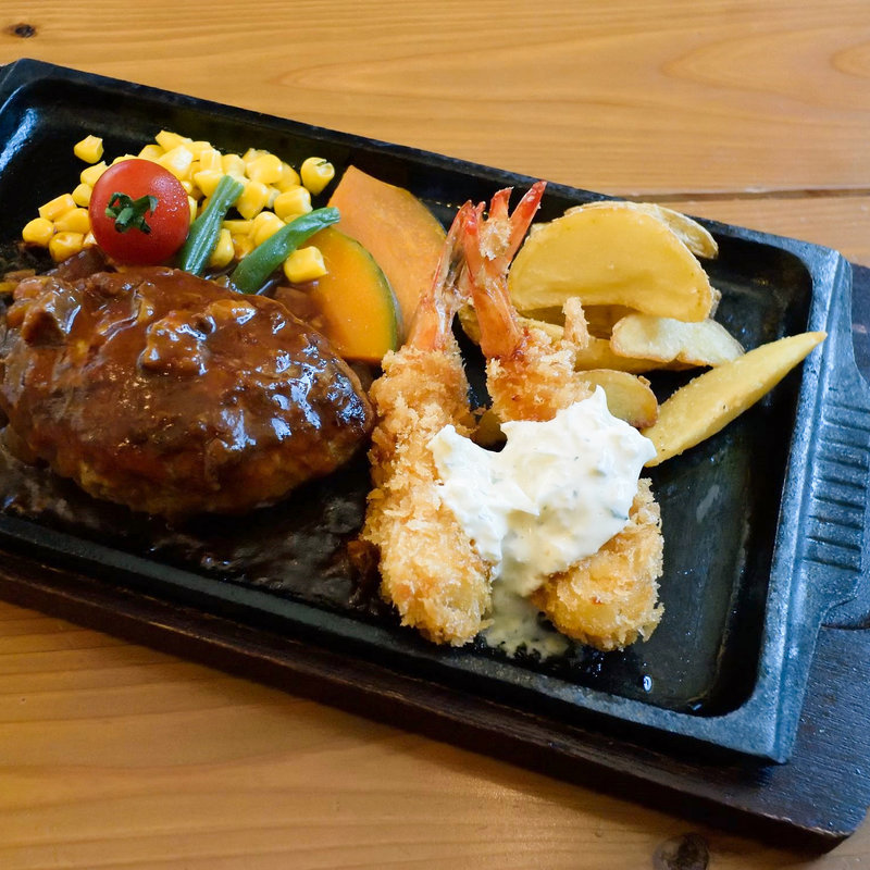 ハンバーグ＆絶品エビフライ(Pasta e Cafe MOCHA （パスタ エ カフェ モカ）)