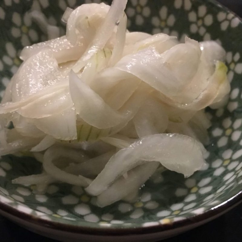 玉ねぎの酢の物(立ち飲み処 紫羊 )